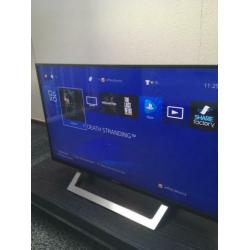 Sony PS4 PRO, incl 4 games