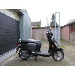 Sym fiddle 3 4t 25 km snor 12-2014 zwart 5500km + windscherm