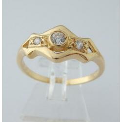 14 karaat Gouden Dames Ring met 3 Zirconia edelstenen