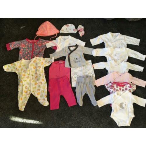 Neutrale/ meisjes babykleding maat 50