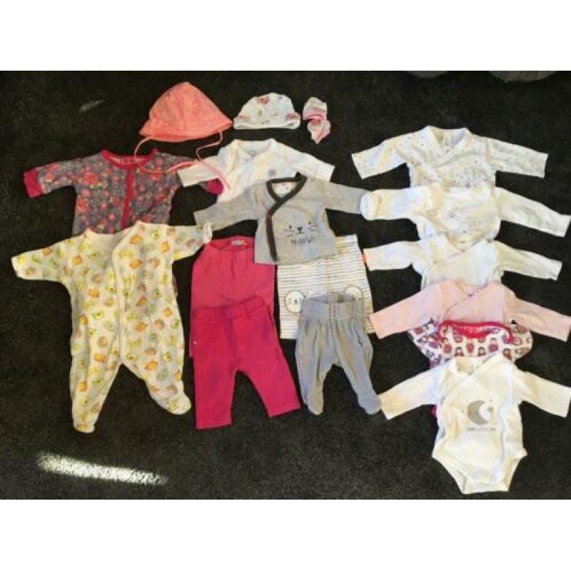 Neutrale/ meisjes babykleding maat 50