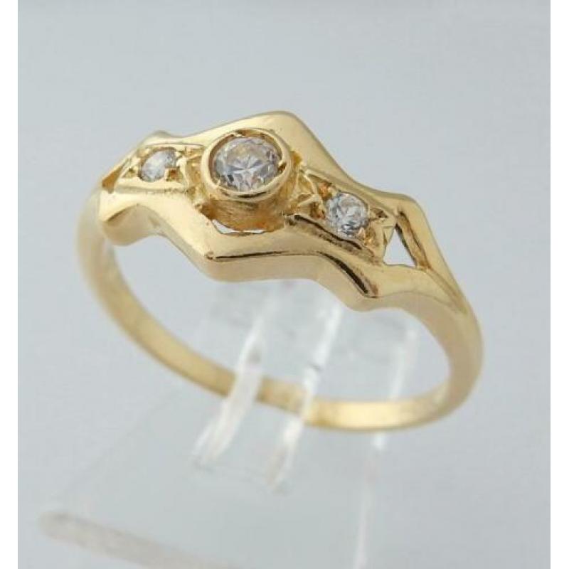 14 karaat Gouden Dames Ring met 3 Zirconia edelstenen