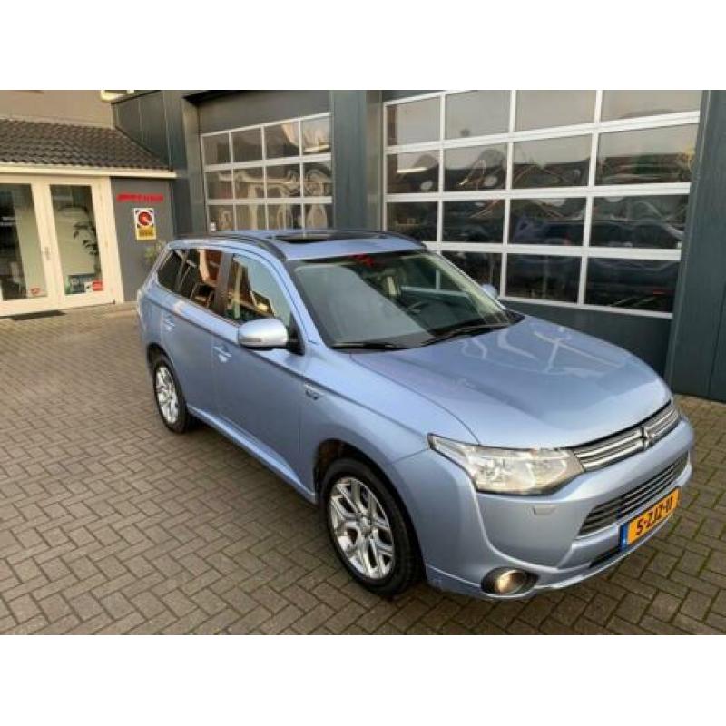 Mitsubishi Outlander 2.0 PHEV Instyle 4WD / Navi / Camera /