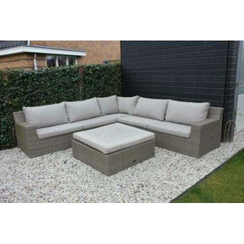 Te koop: heerlijke loungehoek tuinset in zeer goede staat