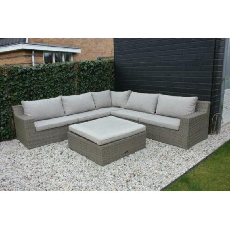 Te koop: heerlijke loungehoek tuinset in zeer goede staat