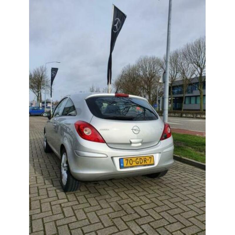 Opel Corsa 1.4 16V 3D AUT 2008 Grijs