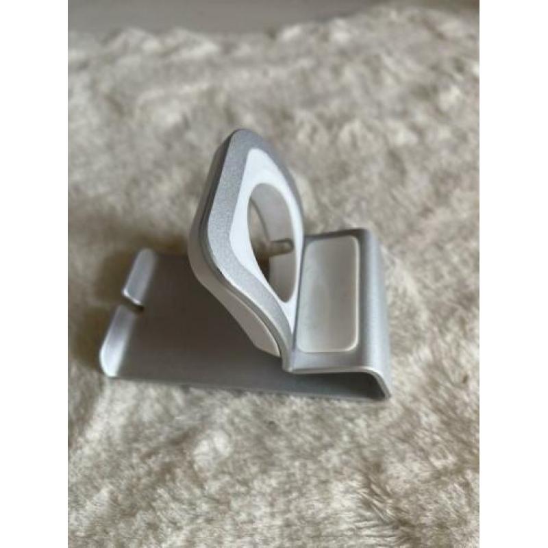 Apple Watch standaard met kabel inkeping. ZGAN!