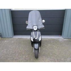 Sym fiddle 3 4t 25 km snor 12-2014 zwart 5500km + windscherm