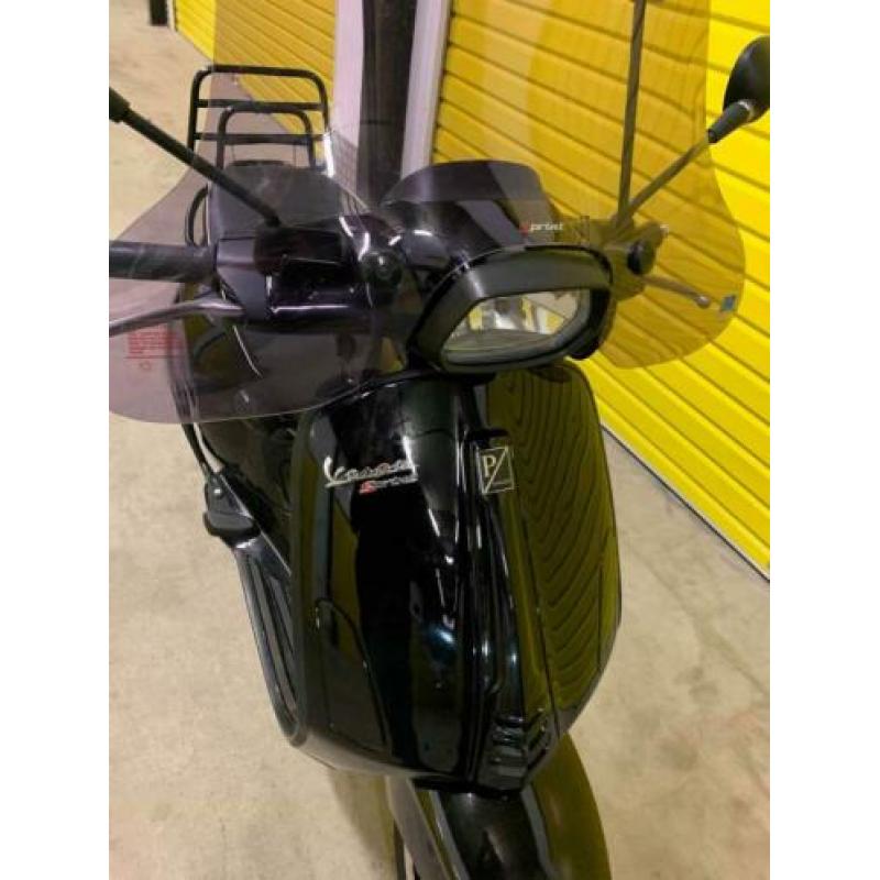Vespa sprint snor 2016 black on black