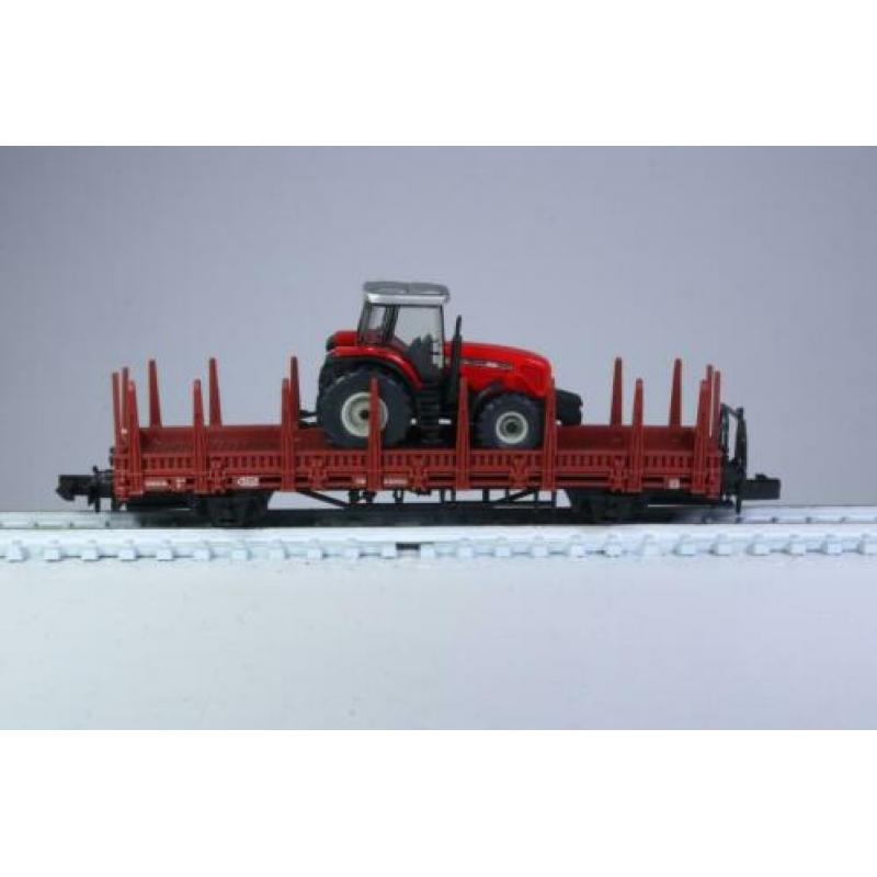 Goederenwagon type Kbs met Massey Ferguson tractor, DB