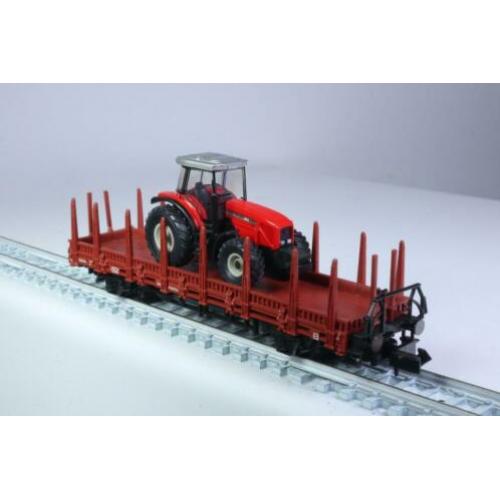 Goederenwagon type Kbs met Massey Ferguson tractor, DB