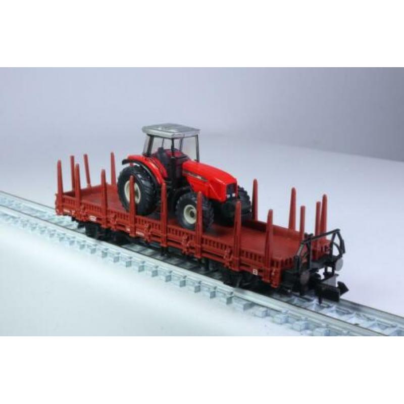 Goederenwagon type Kbs met Massey Ferguson tractor, DB