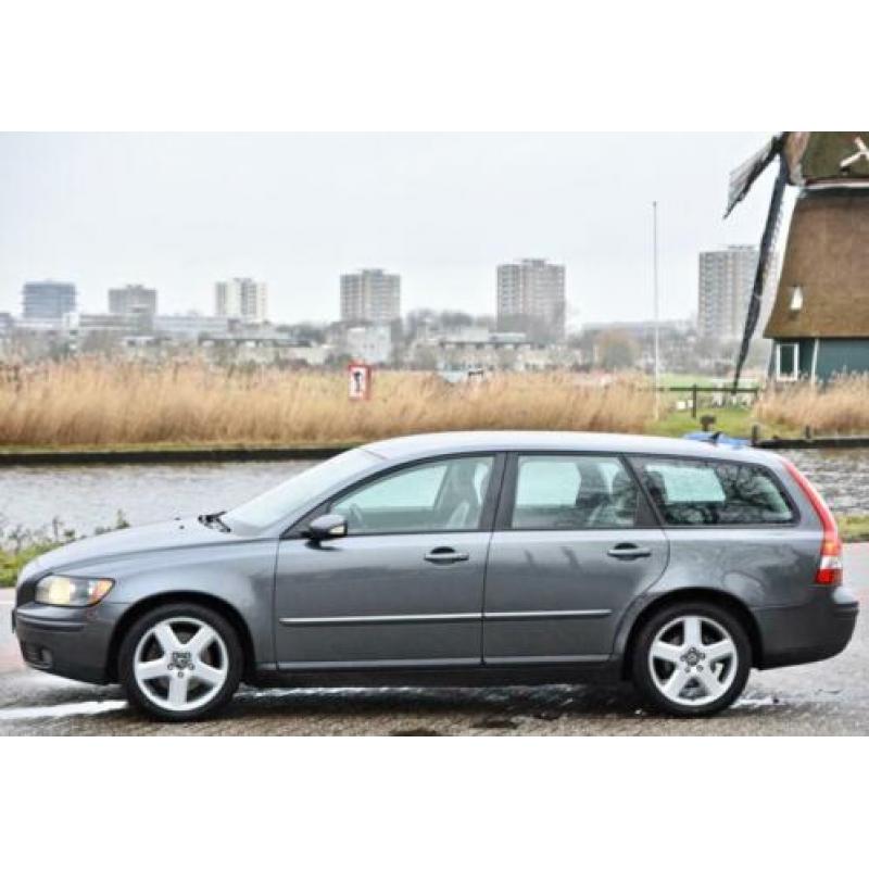 Volvo V50 2.4 Momentum Leder interieur! 4 nieuwe banden!