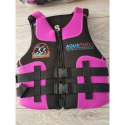 Aantal nieuwe kinder waterskivesten zwemvest maat S 20-30kg.