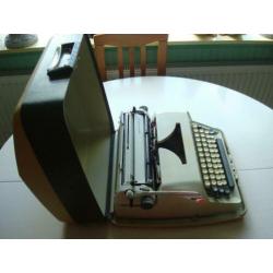 Gabrielle 10/ Adler/typmachine/ schrijfmachine in koffer