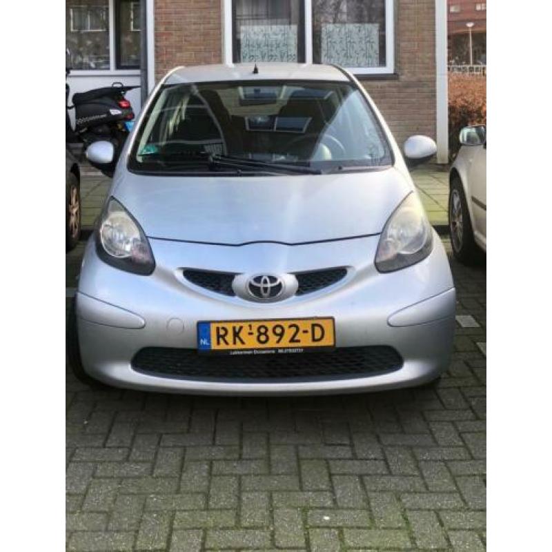 Toyota Aygo 1.0 12V Vvt-i 3DRS MMT 2006 Grijs met AIRCO