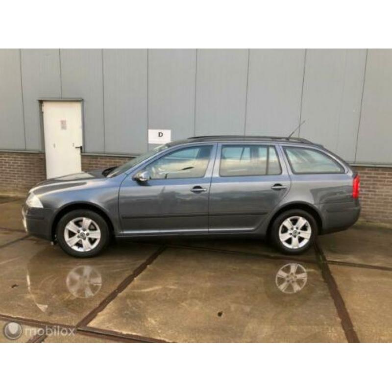 Skoda Octavia Combi 1.6 FSI Ambiente Attractive Business