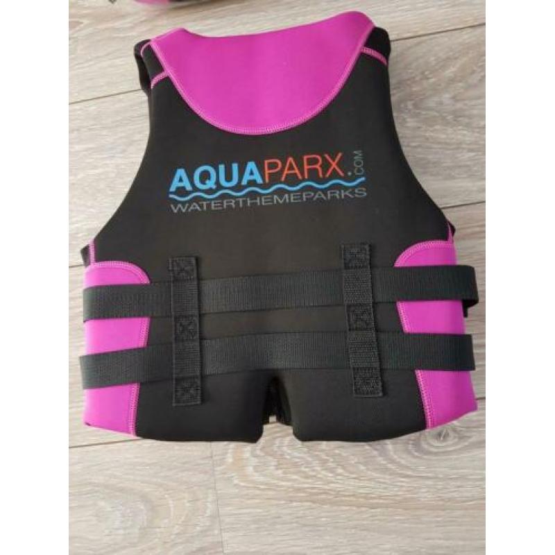 Aantal nieuwe kinder waterskivesten zwemvest maat S 20-30kg.