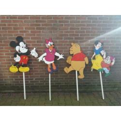 Te huur vrolijke straatversiering met thema Disney