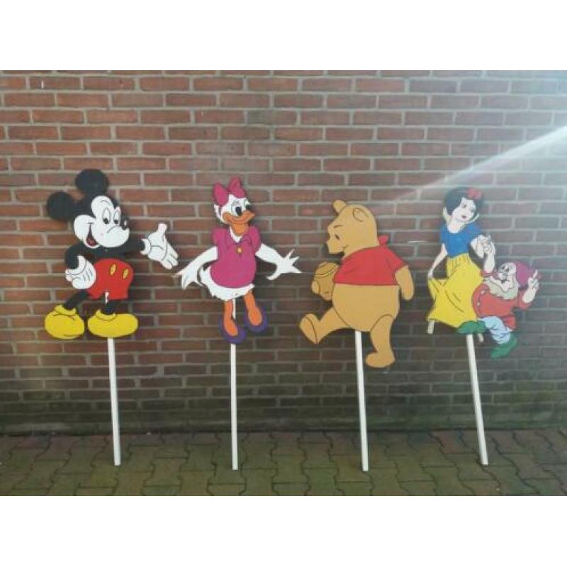 Te huur vrolijke straatversiering met thema Disney