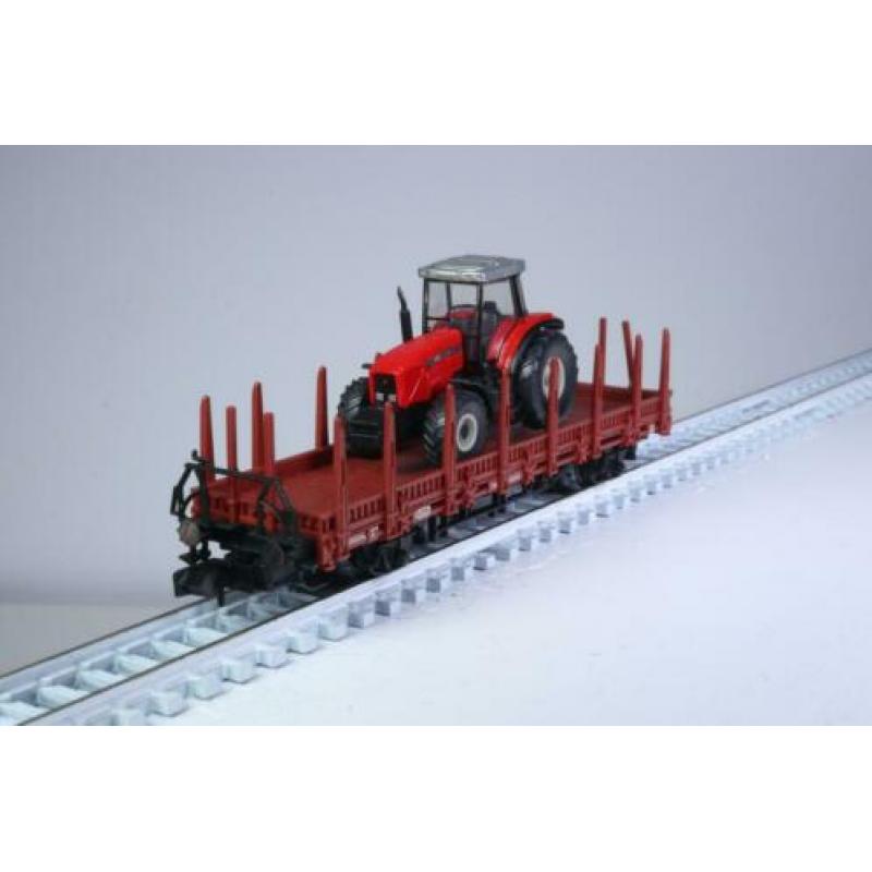 Goederenwagon type Kbs met Massey Ferguson tractor, DB
