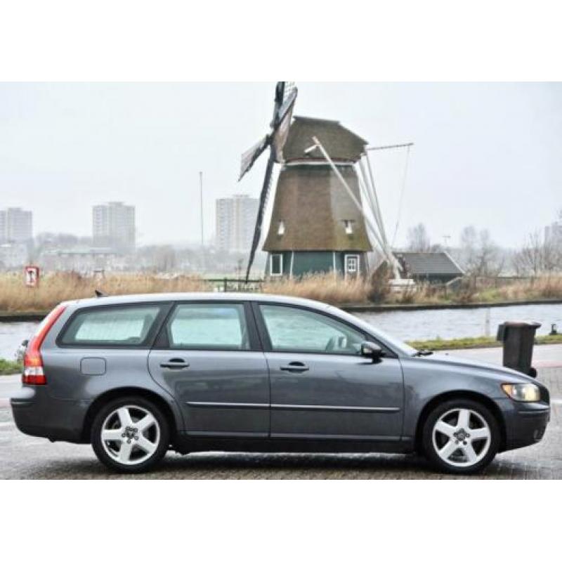 Volvo V50 2.4 Momentum Leder interieur! 4 nieuwe banden!