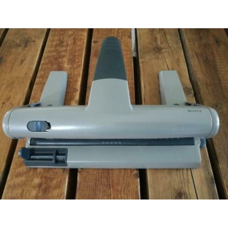 Leitz Perforator 5114 Zwart, zilver 30 vel 4-gaats