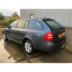 Skoda Octavia Combi 1.6 FSI Ambiente Attractive Business