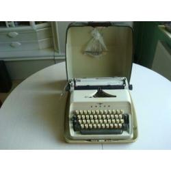 Gabrielle 10/ Adler/typmachine/ schrijfmachine in koffer