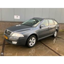 Skoda Octavia Combi 1.6 FSI Ambiente Attractive Business