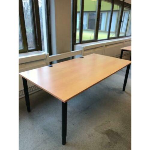4 grote kantoor bureau's 200x100 in hoogte verstelbaar