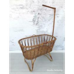 *rotan wieg * nieuw * incl bekleding