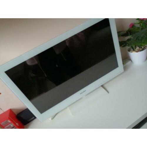 Mooi tv scherm 24 inch met afstandsbediening en meer