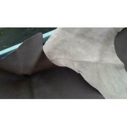 Grote stuken bruin leer voor meubelmaker oid..