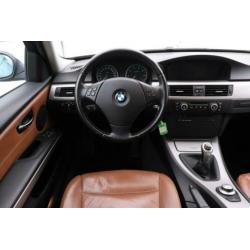 BMW 3 Serie 318i Touring Business Line | Navigatie | Leder |