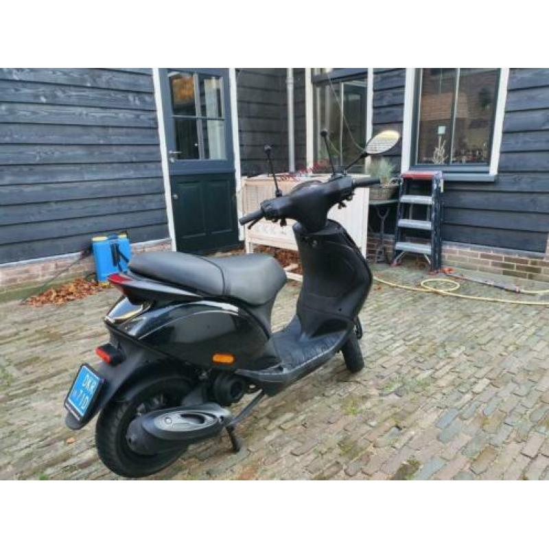 Mooie Piaggo Zip 4t 2017 MOET WEG