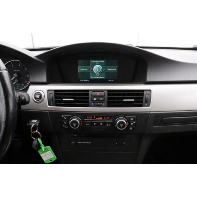 BMW 3 Serie 318i Touring Business Line | Navigatie | Leder |
