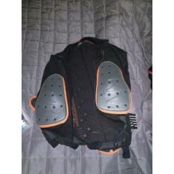 2x body Protectors 1 x alphinestar en 1x ufo