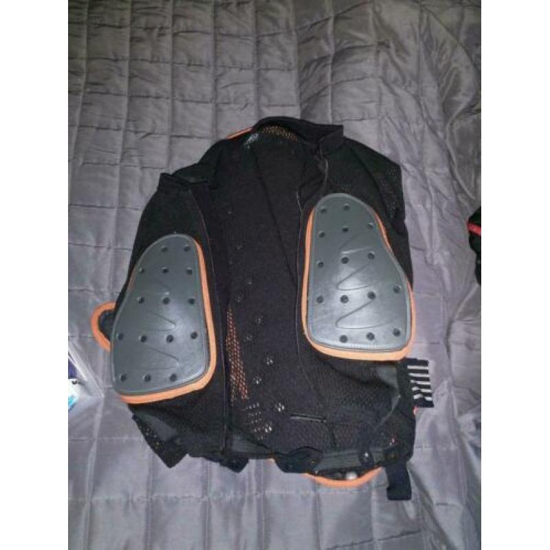 2x body Protectors 1 x alphinestar en 1x ufo