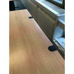 4 grote kantoor bureau's 200x100 in hoogte verstelbaar
