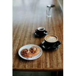 Boch belgium, 2 x espresso kopjes zwart. Kop en schotel.