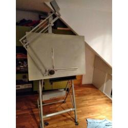 tekentafel met tekenmachine