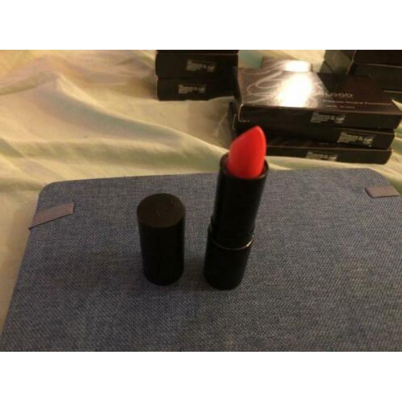 Make up youngblood