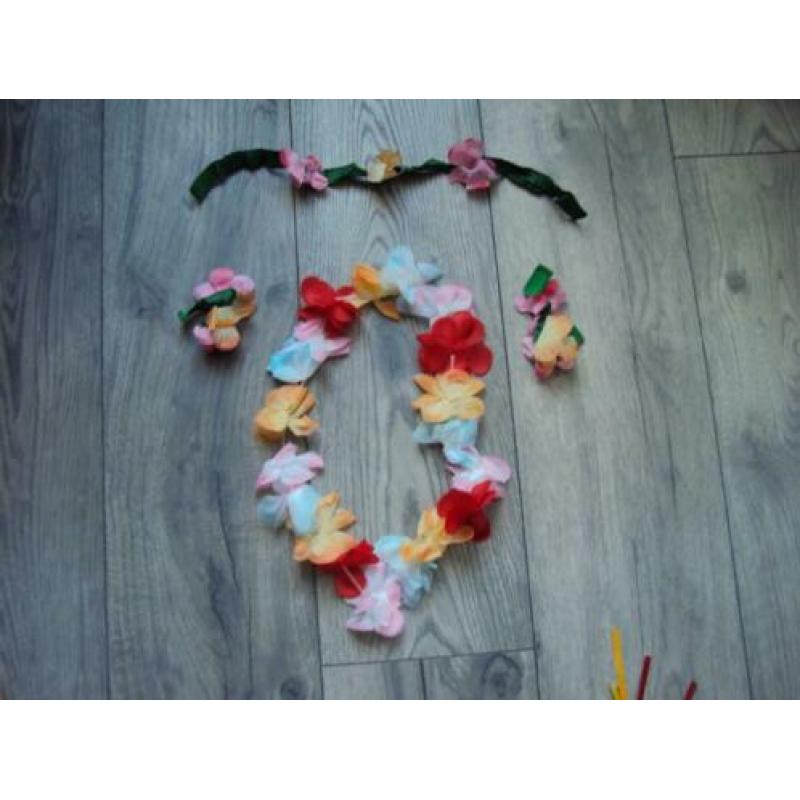 Nieuw Hawai-Pakje+toebehoren voor 4-8 jaar/ nog in plastic