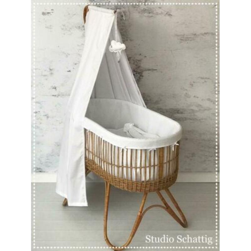 *rotan wieg * nieuw * incl bekleding