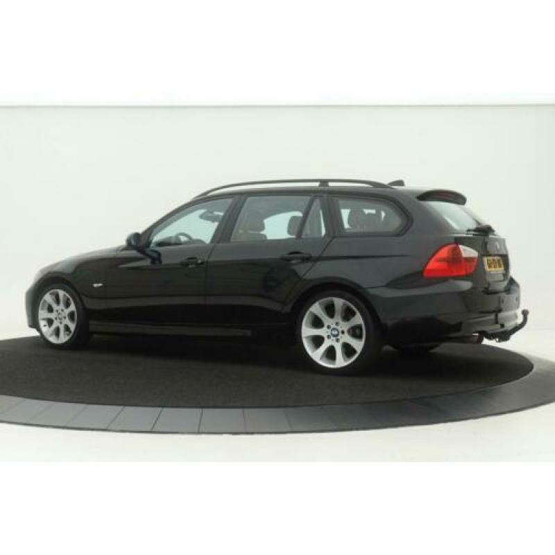 BMW 3 Serie 318i Touring Business Line | Navigatie | Leder |