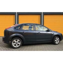 Ford Focus 1.6 2007 Grijs