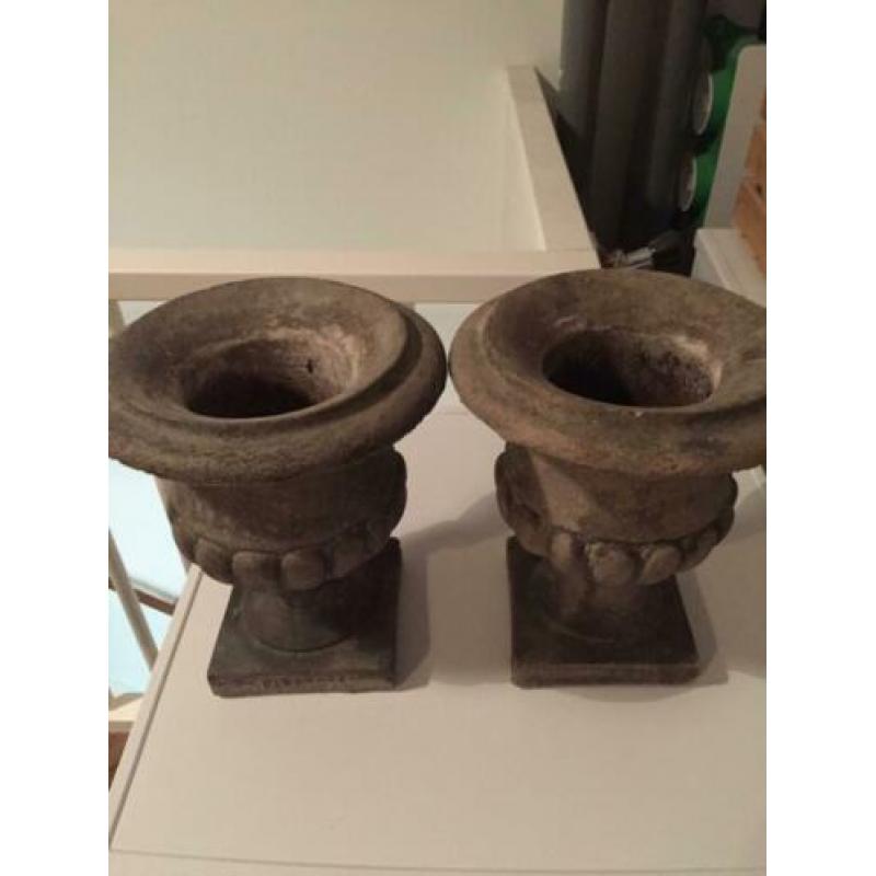Zware stenen bloempotten 2 stuks beton kleur