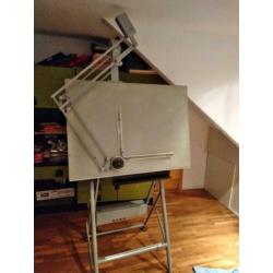 tekentafel met tekenmachine