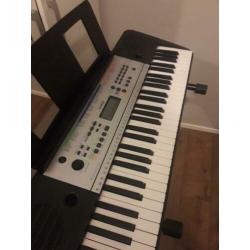 Yamaha keyboard (YPT-255)